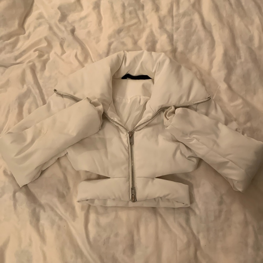 White cropped design puffer jacket